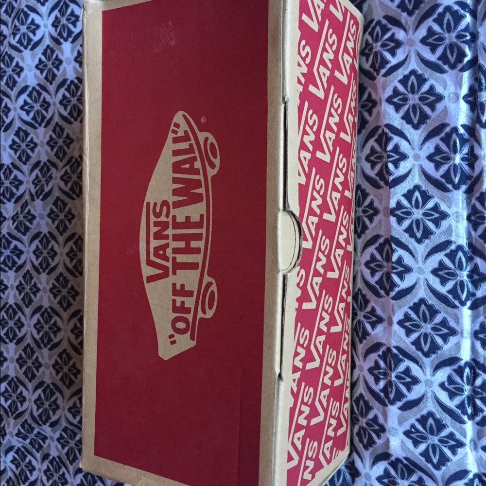 Vans - Picture 4 of 5